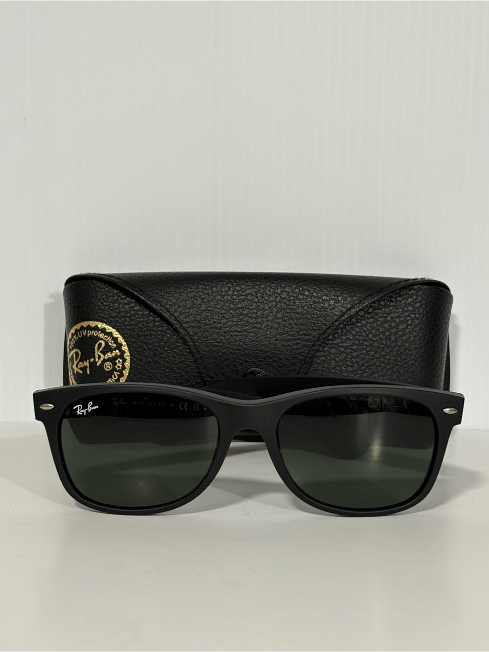 Ray-Ban New Wayfarer RB2132 622 Matte Black / G-15 Green Lenses (55mm)